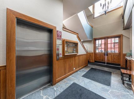 2000 North Village Drive, Truckee, CA 96161 Photo