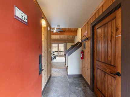 2000 North Village Drive, Truckee, CA 96161 Photo