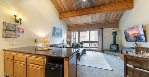 2000 North Village Drive, Truckee, CA 96161 Photo