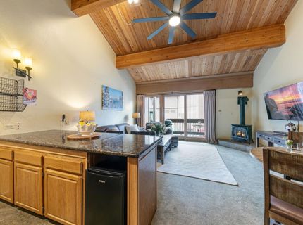 2000 North Village Drive, Truckee, CA 96161 Photo