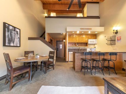 2000 North Village Drive, Truckee, CA 96161 Photo