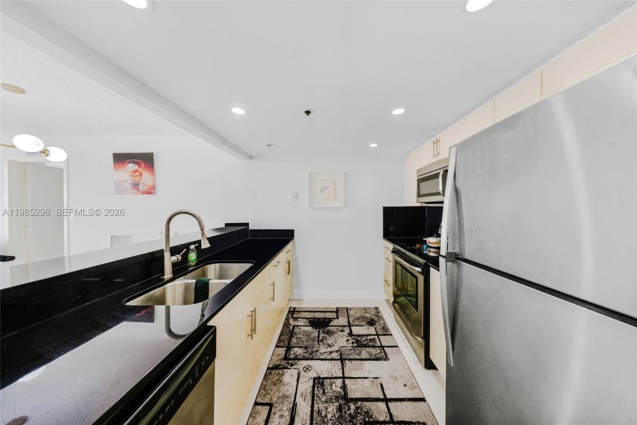 7601 E Treasure Dr , Unit 2302, North Bay Village, FL 33141 Photo