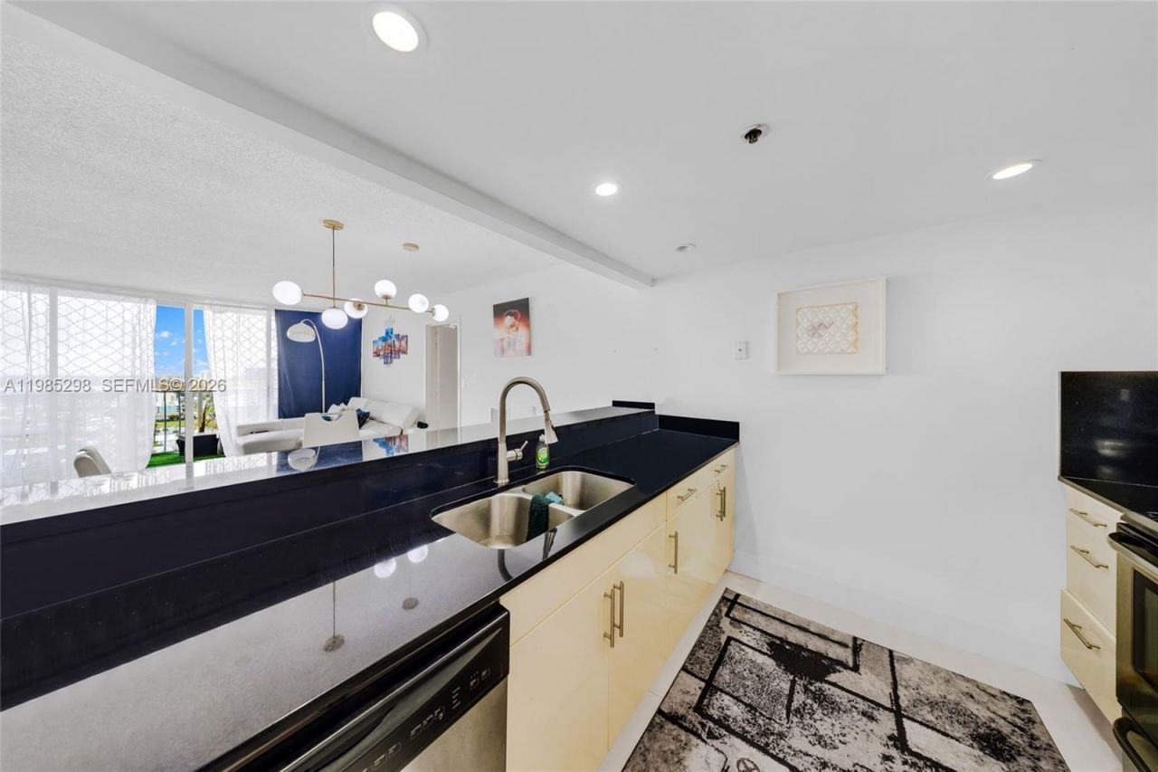 7601 E Treasure Dr , Unit 2302, North Bay Village, FL 33141 Photo