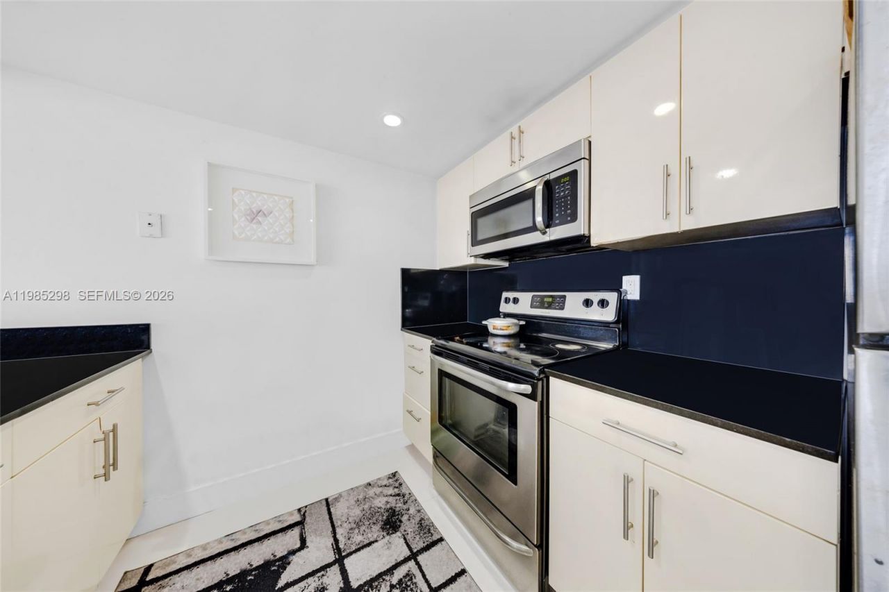 7601 E Treasure Dr , Unit 2302, North Bay Village, FL 33141 Photo