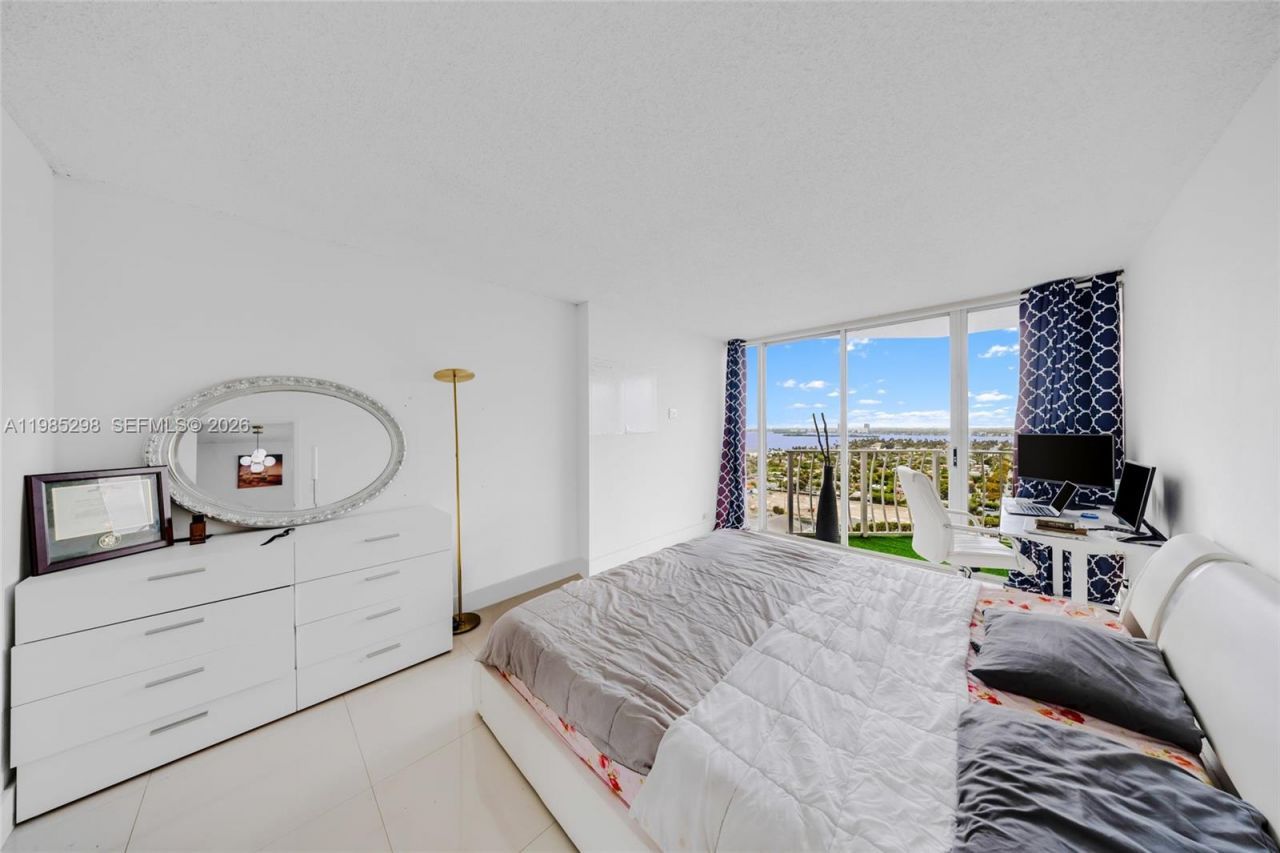 7601 E Treasure Dr , Unit 2302, North Bay Village, FL 33141 Photo