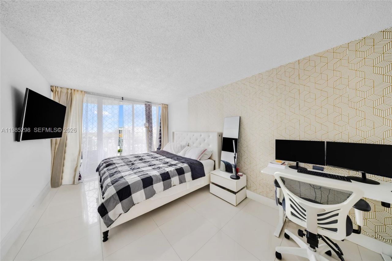 7601 E Treasure Dr , Unit 2302, North Bay Village, FL 33141 Photo