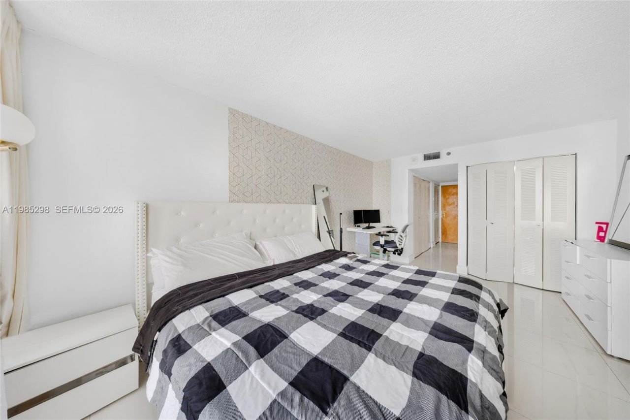 7601 E Treasure Dr , Unit 2302, North Bay Village, FL 33141 Photo