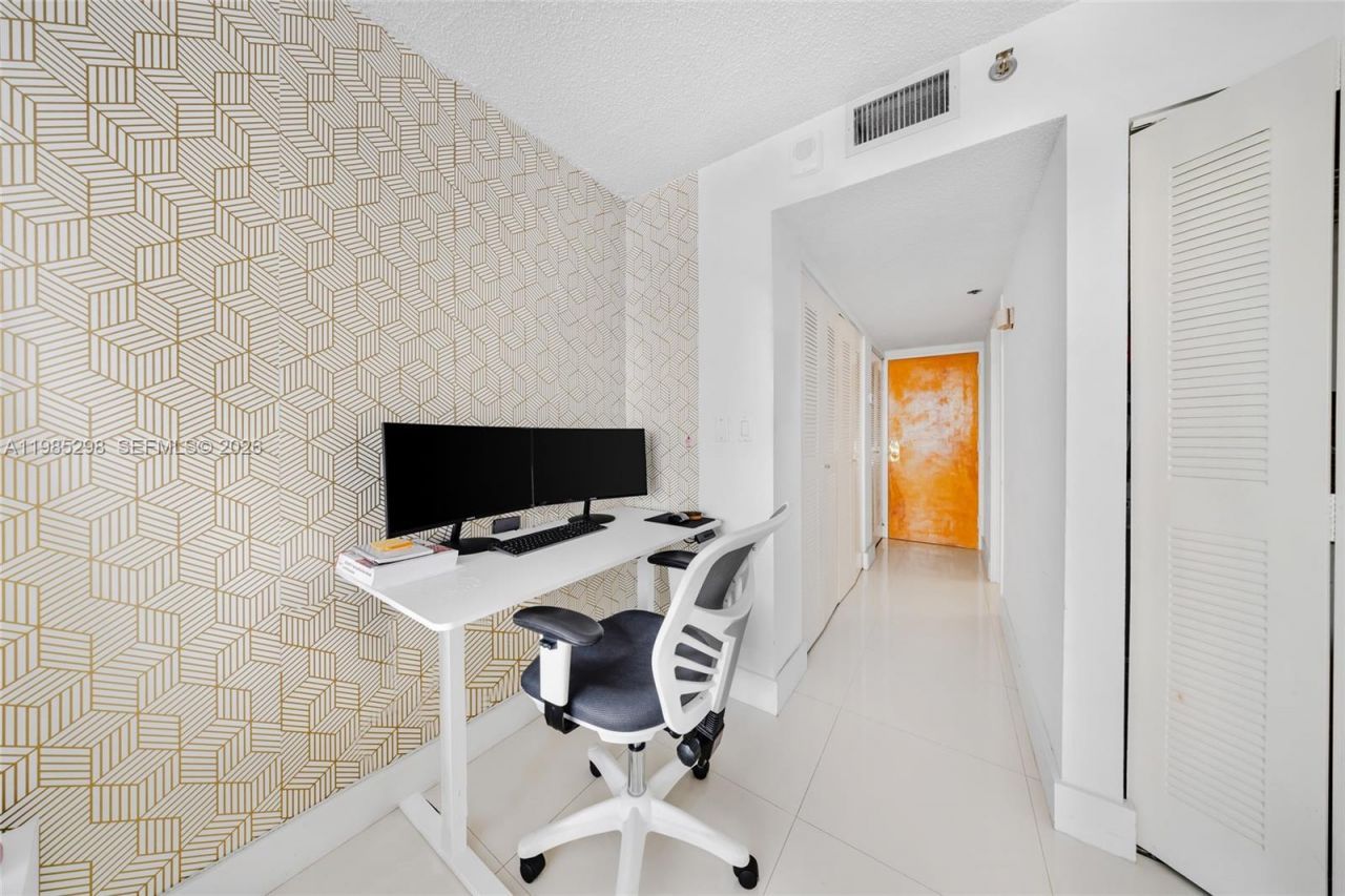 7601 E Treasure Dr , Unit 2302, North Bay Village, FL 33141 Photo