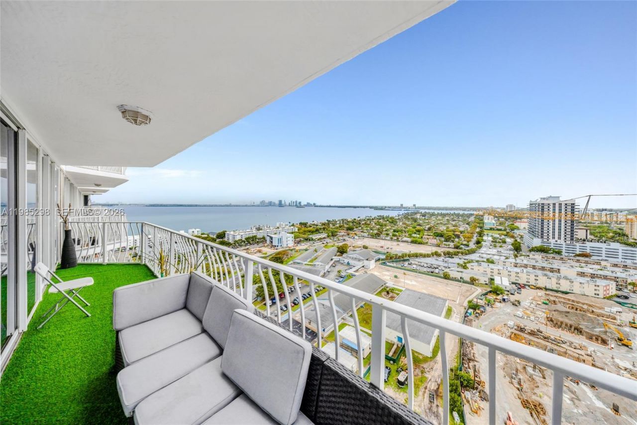 7601 E Treasure Dr , Unit 2302, North Bay Village, FL 33141 Photo