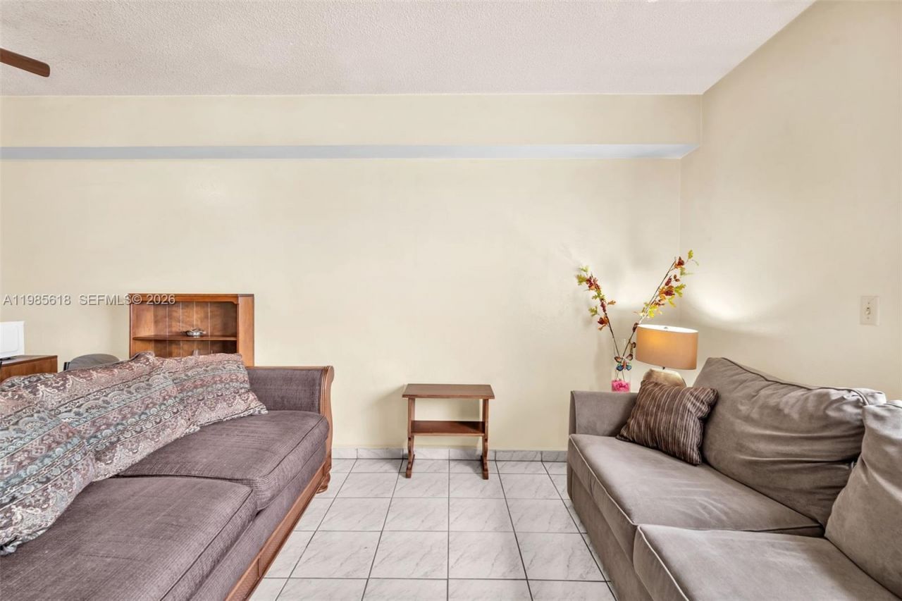 5731 NW 37th St , Unit 405, Virginia Gardens, FL 33166 Photo