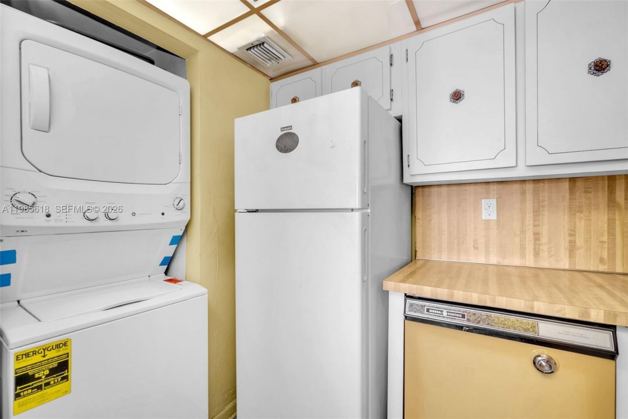 5731 NW 37th St , Unit 405, Virginia Gardens, FL 33166 Photo