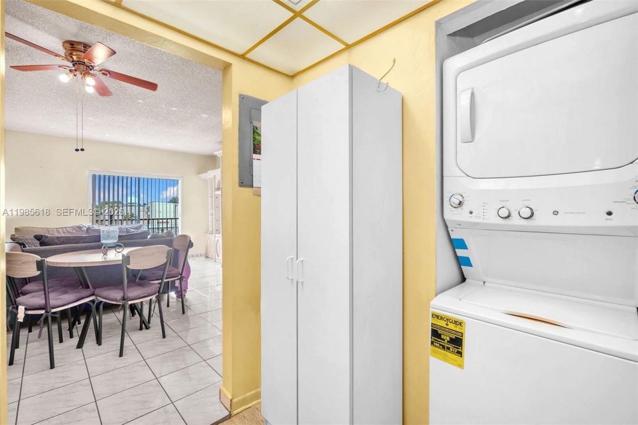 5731 NW 37th St , Unit 405, Virginia Gardens, FL 33166 Photo