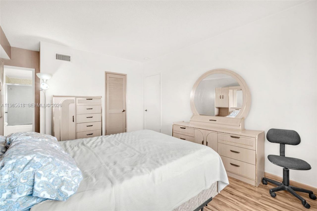 5731 NW 37th St , Unit 405, Virginia Gardens, FL 33166 Photo