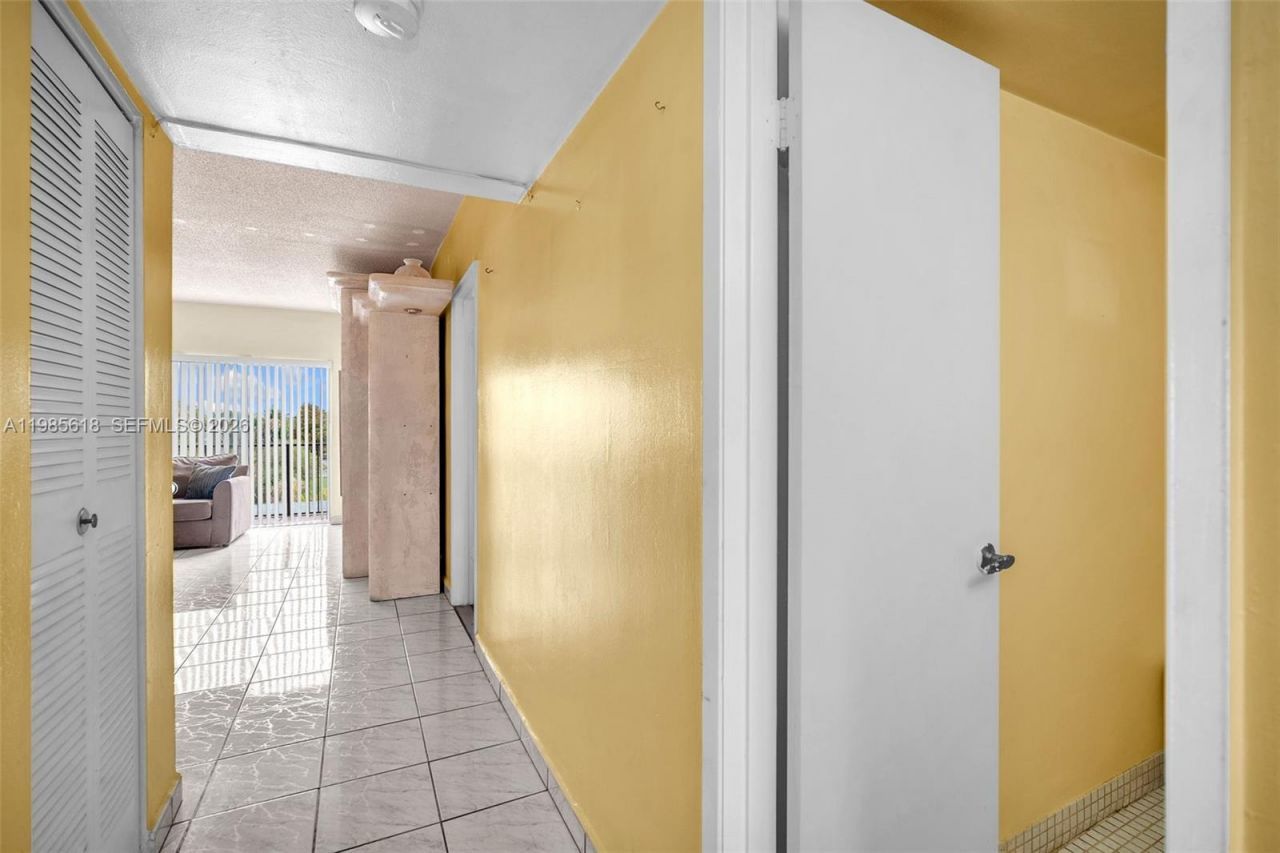 5731 NW 37th St , Unit 405, Virginia Gardens, FL 33166 Photo