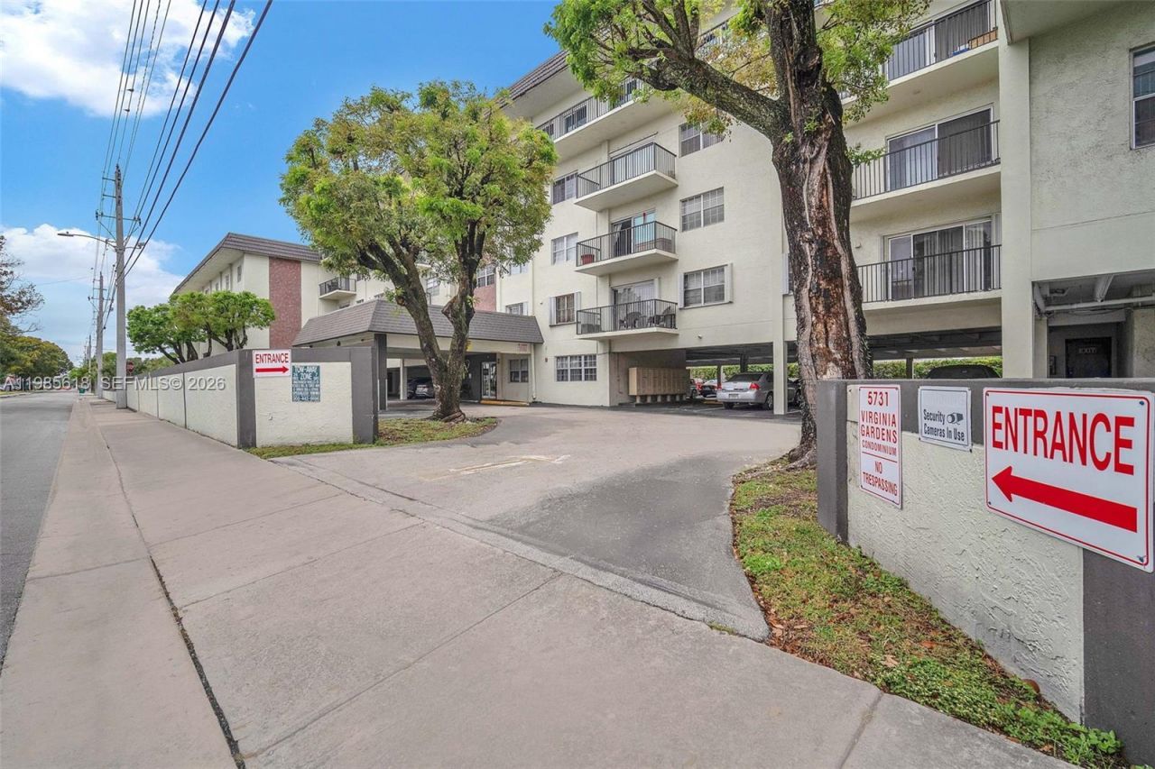 5731 NW 37th St , Unit 405, Virginia Gardens, FL 33166 Photo