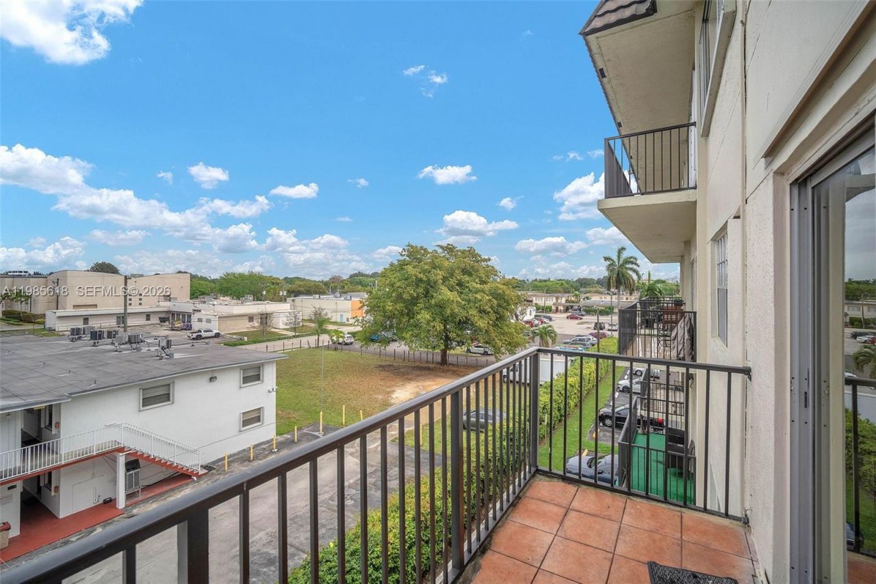 5731 NW 37th St , Unit 405, Virginia Gardens, FL 33166 Photo