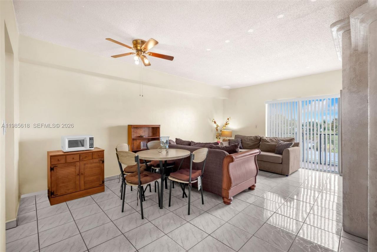 5731 NW 37th St , Unit 405, Virginia Gardens, FL 33166 Photo