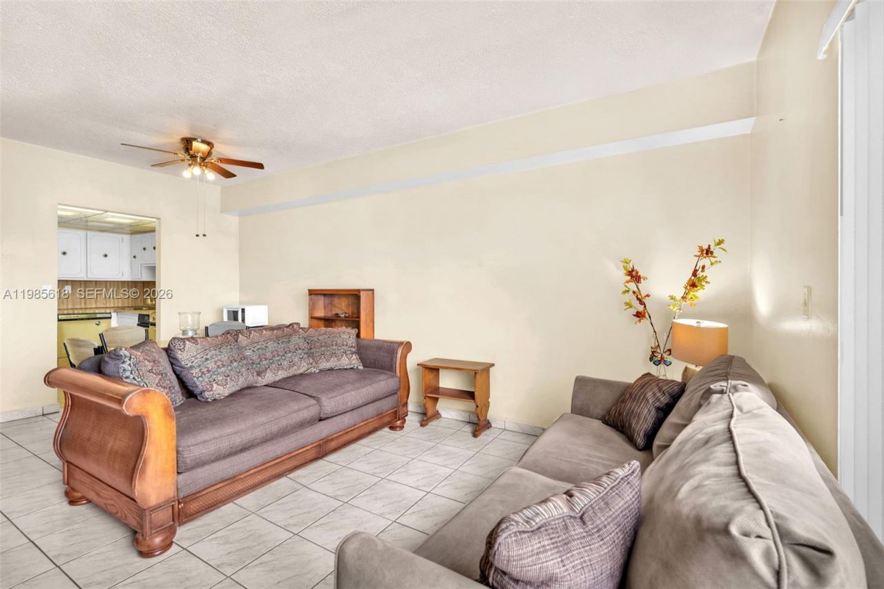 5731 NW 37th St , Unit 405, Virginia Gardens, FL 33166 Photo