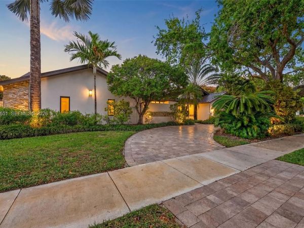 8263 SW 160th St, Palmetto Bay, FL 33157