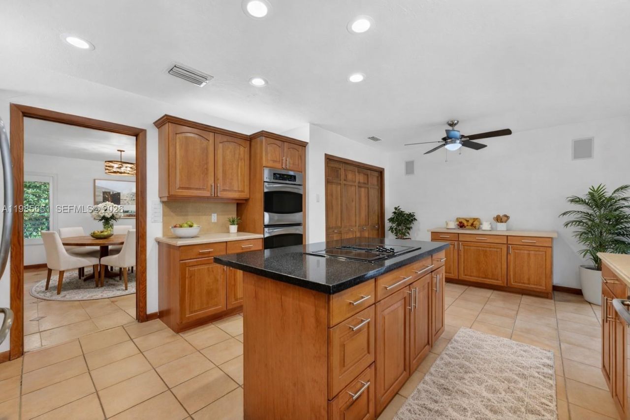 8263 SW 160th St, Palmetto Bay, FL 33157 Photo