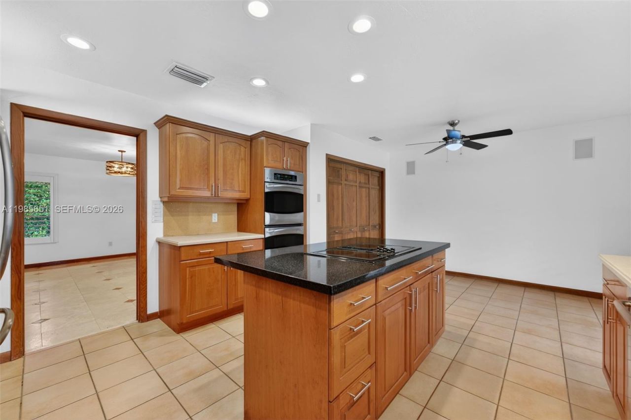 8263 SW 160th St, Palmetto Bay, FL 33157 Photo