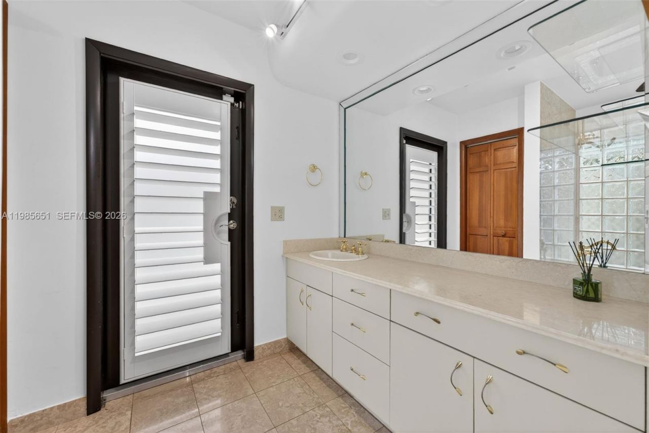 8263 SW 160th St, Palmetto Bay, FL 33157 Photo