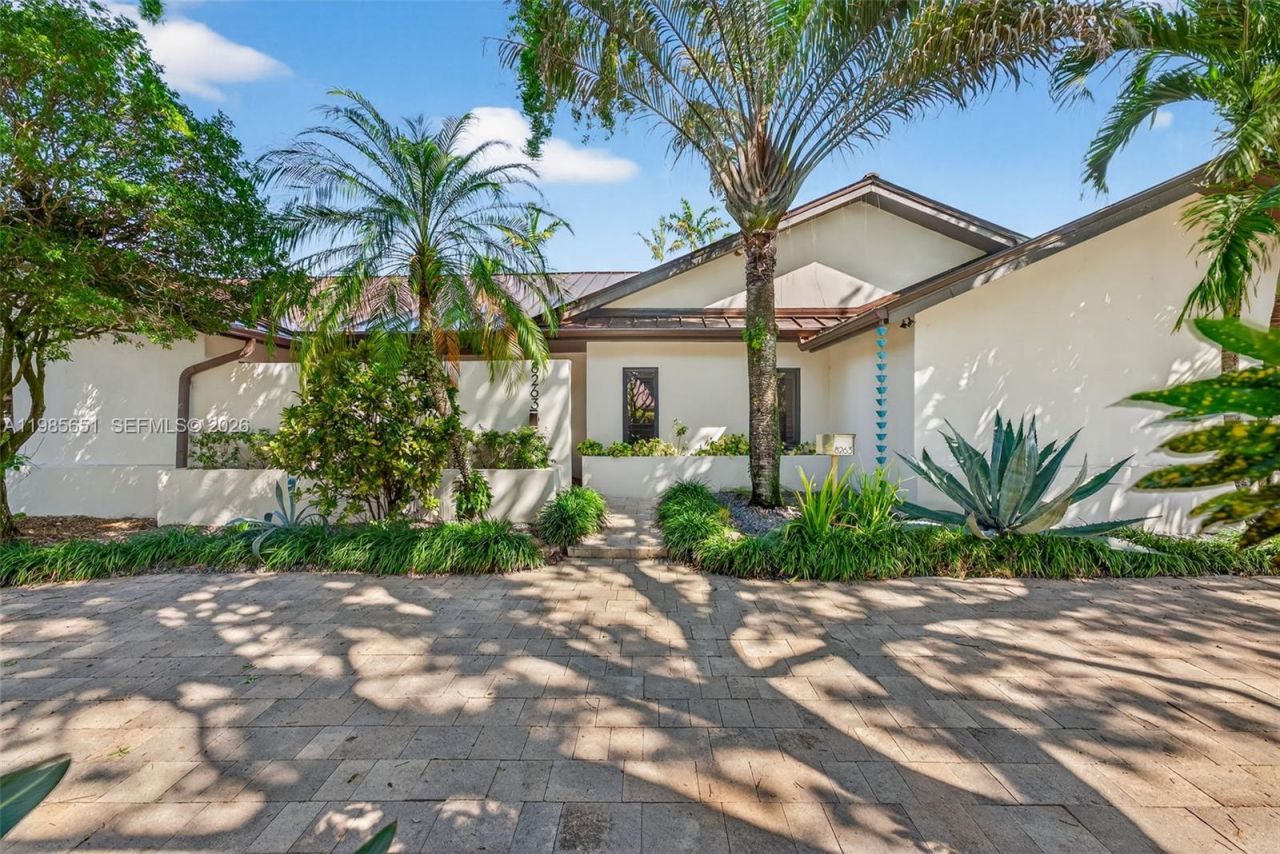 8263 SW 160th St, Palmetto Bay, FL 33157 Photo