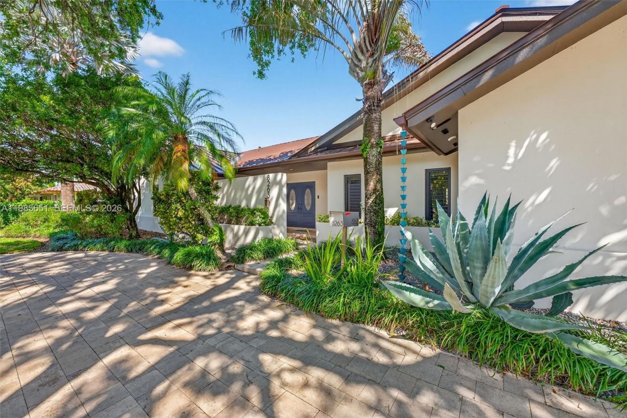 8263 SW 160th St, Palmetto Bay, FL 33157 Photo