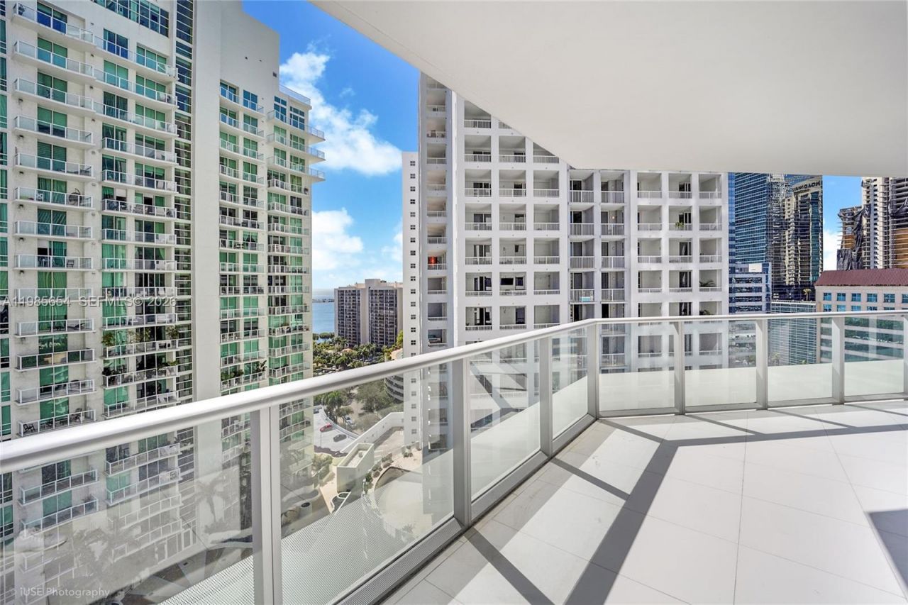 1300 Brickell Bay Dr, Unit 1803, Miami, FL 33131 Photo