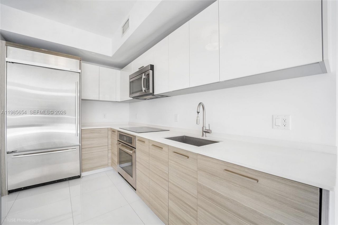 1300 Brickell Bay Dr, Unit 1803, Miami, FL 33131 Photo