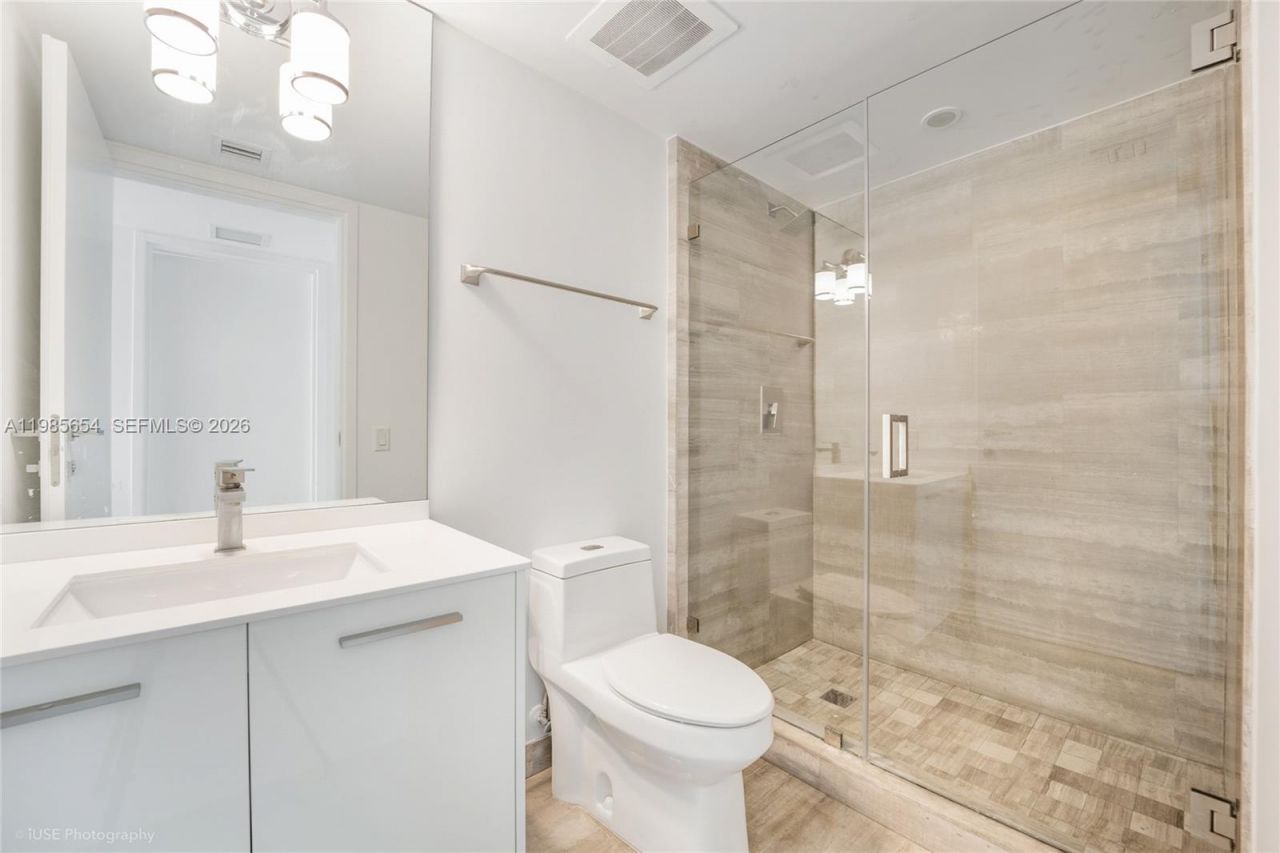 1300 Brickell Bay Dr, Unit 1803, Miami, FL 33131 Photo