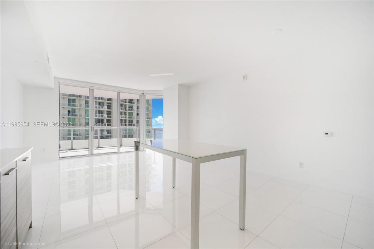 1300 Brickell Bay Dr, Unit 1803, Miami, FL 33131 Photo