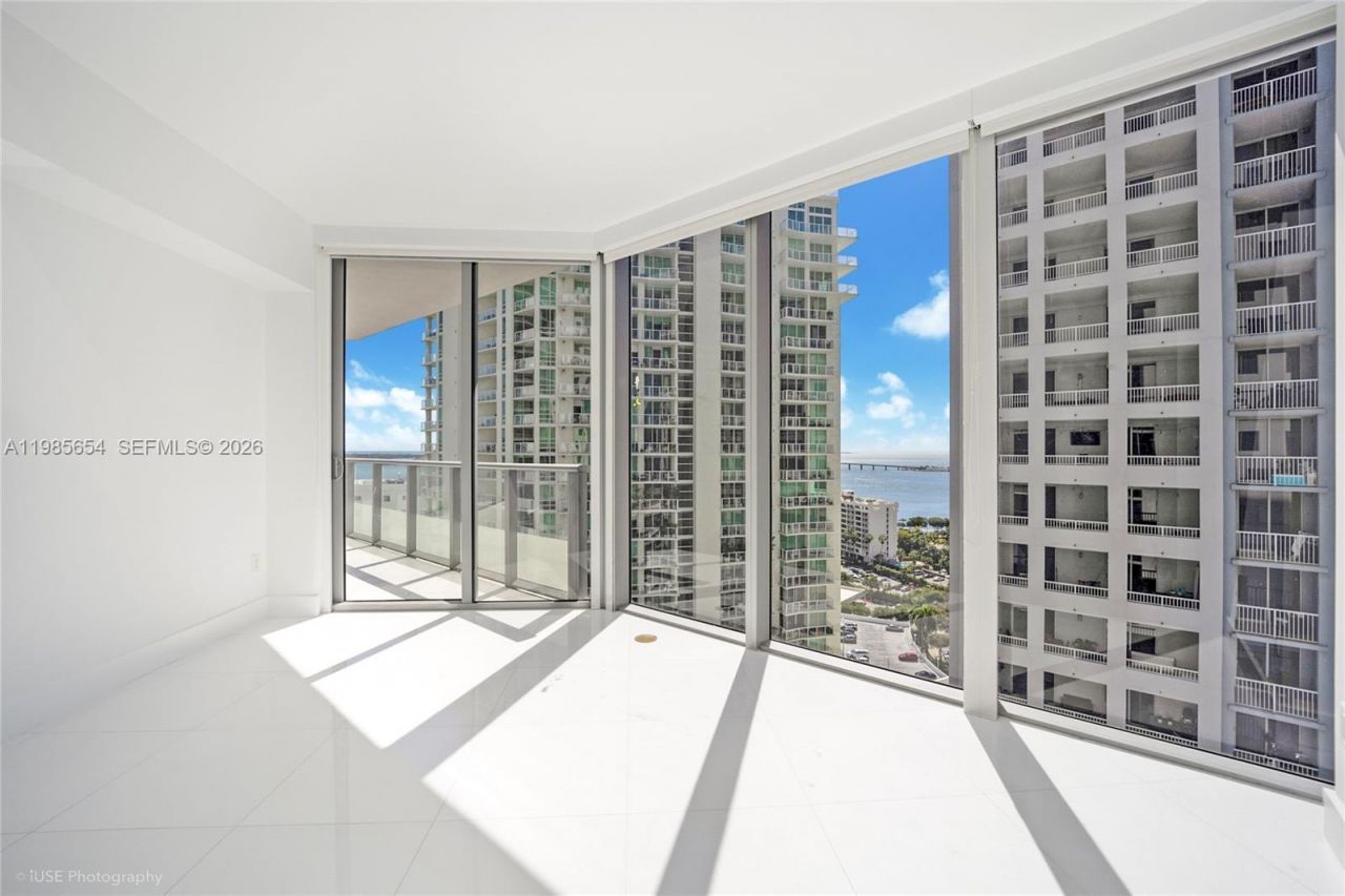 1300 Brickell Bay Dr, Unit 1803, Miami, FL 33131 Photo