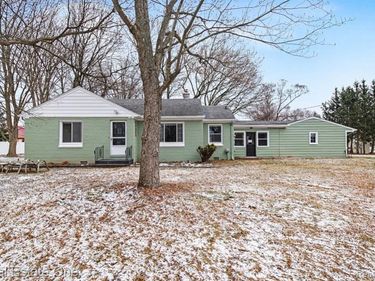 28730 Ranchwood Drive, Southfield, MI 48076