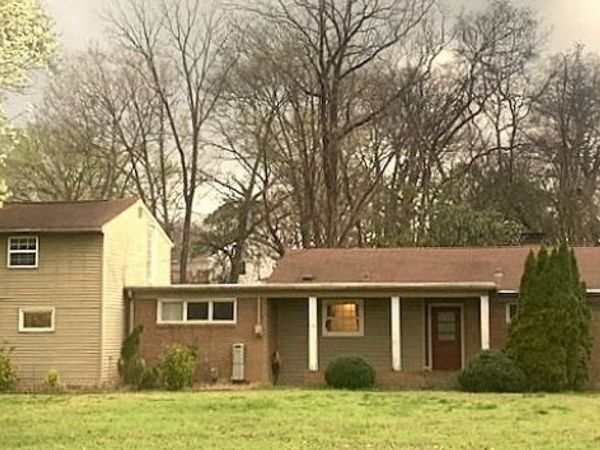 5017 Stillwood Dr, Nashville, TN 37220