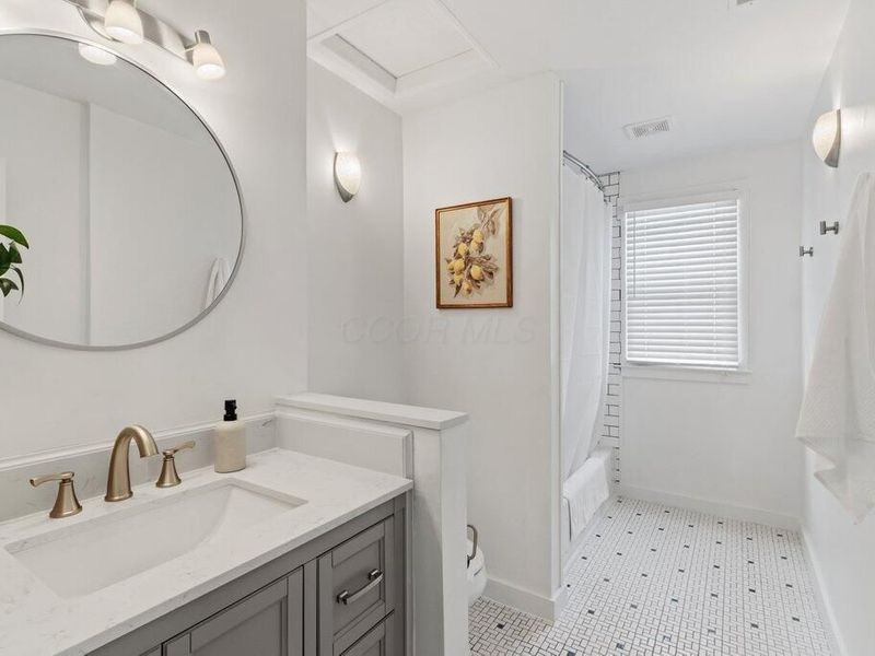 627 S Selby Boulevard , Worthington, OH 43085 Photo 17