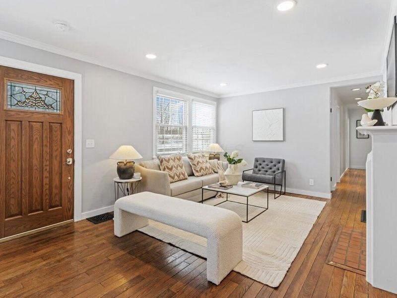 627 S Selby Boulevard , Worthington, OH 43085 Photo 3