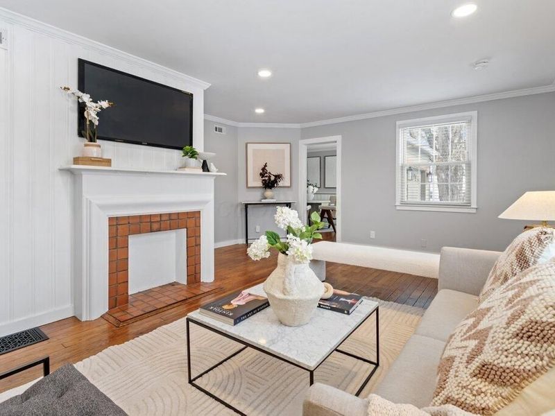 627 S Selby Boulevard , Worthington, OH 43085 Photo 5