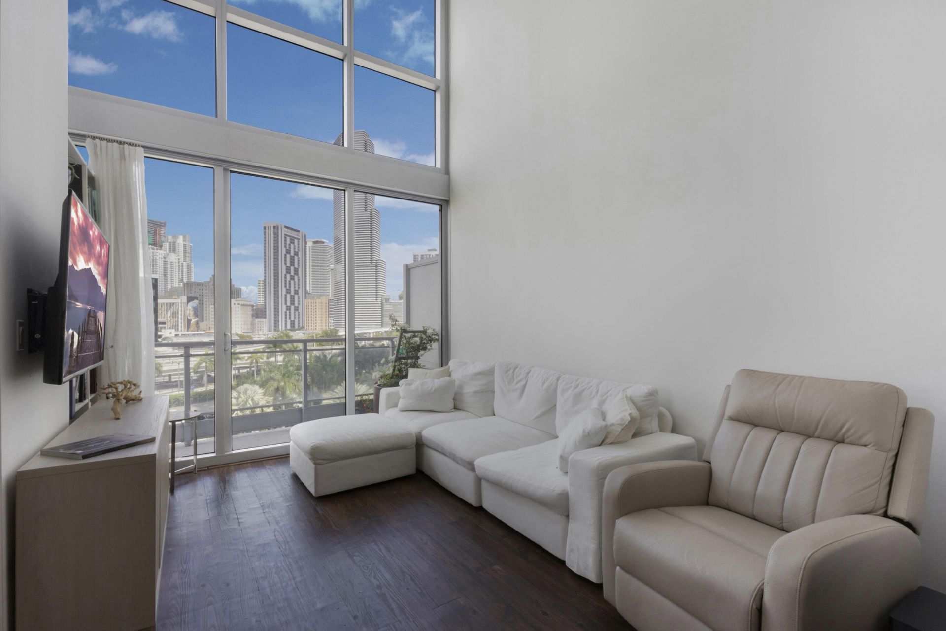 90 SW 3rd Street, Unit Th700a, Miami, FL 33130 Photo