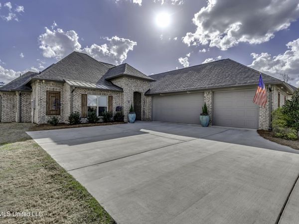 913 Waters Edge, Brandon, MS 39047