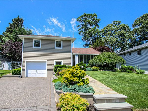 14 Townsend Place, Syosset, NY 11791