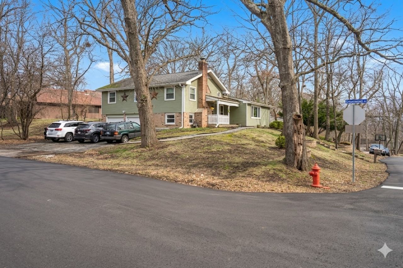 714 Elmwood Drive, Carpentersville, IL 60110 Main Photo