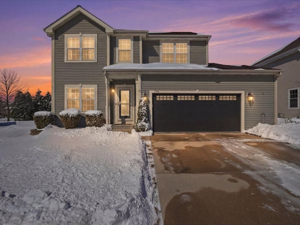 734 Creekwood LANE, West Bend, WI 53095