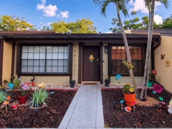 10180 E Cypress Court, Unit 10180, Pembroke Pines, FL 33026