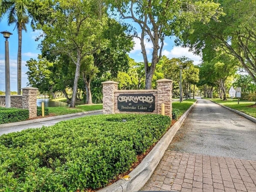 10180 E Cypress Court, Unit 10180, Pembroke Pines, FL 33026 Photo