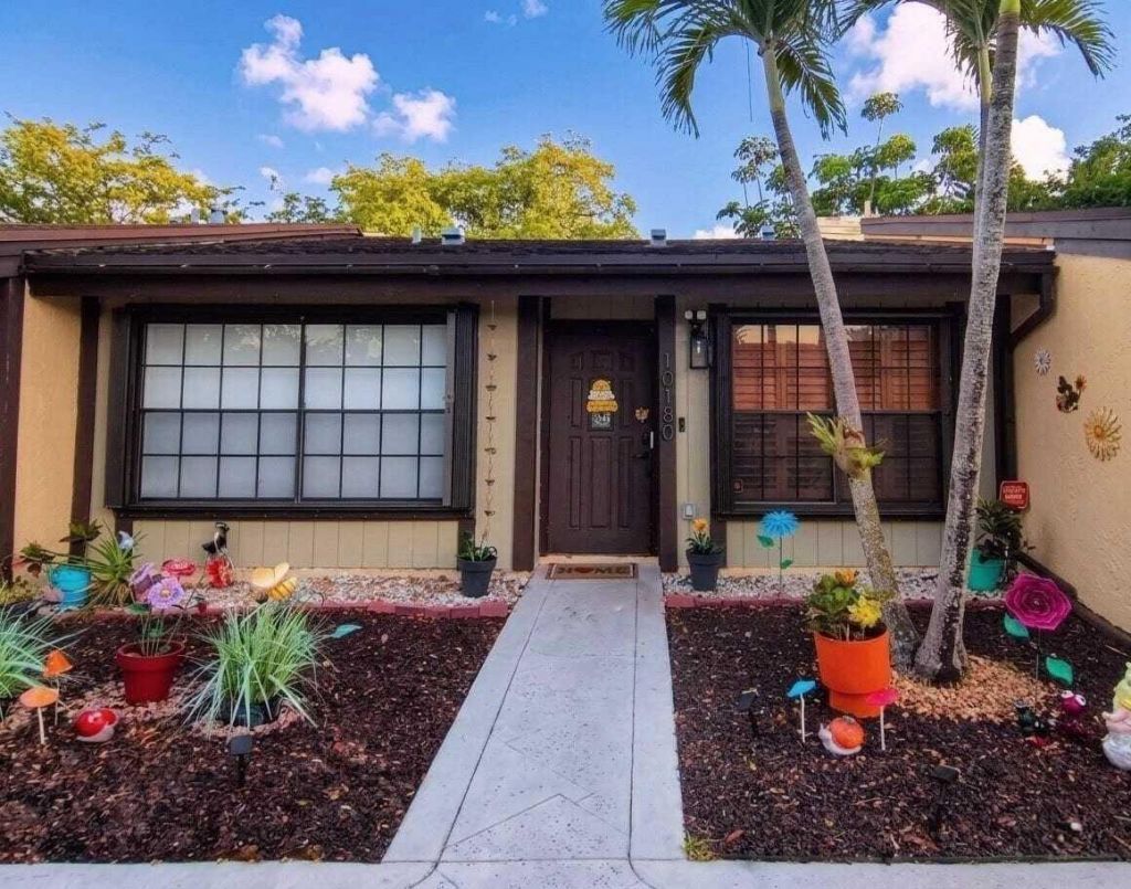 10180 E Cypress Court, Unit 10180, Pembroke Pines, FL 33026 Photo