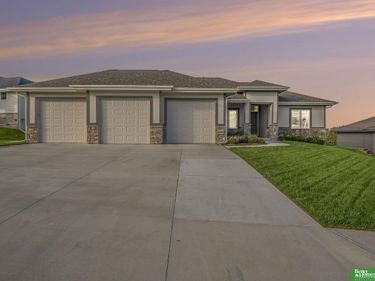 16061 CW Hadan Drive, Bennington, NE 68007