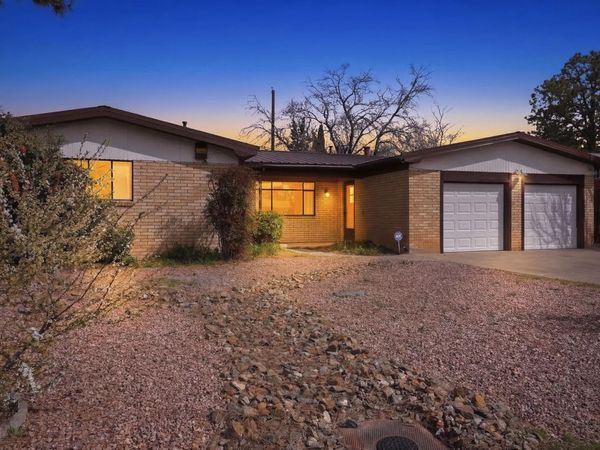 408 La Veta Drive NE, Albuquerque, NM 87108