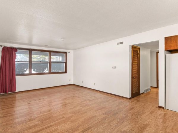 7815 Douglas Avenue, Unit 108, Urbandale, IA 50322