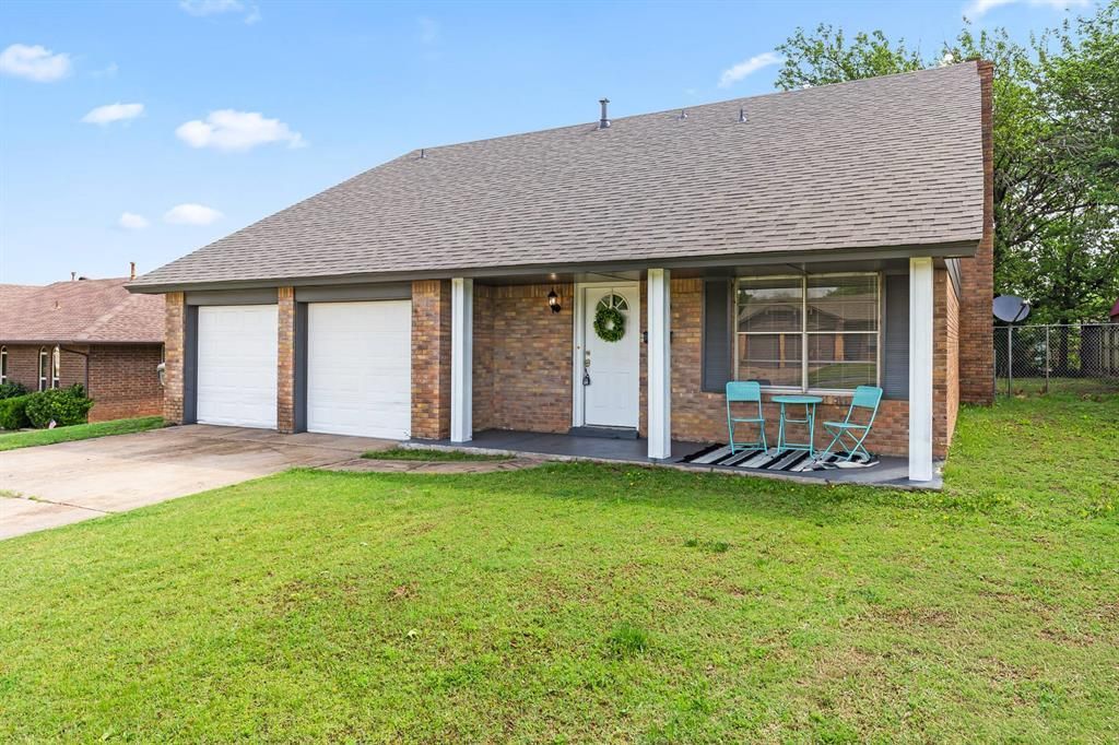 109 S 9th Street Circle, Chickasha, OK 73018 Main Photo